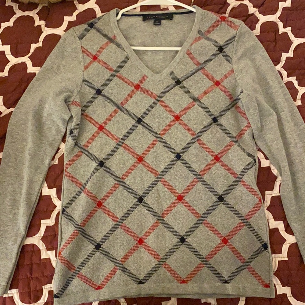 Like new Tommy Hilfiger V neck sweater